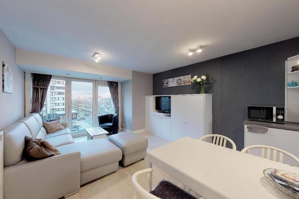 Studio Met Zeezicht Op Heldenplein Knokke-Heist Exterior foto